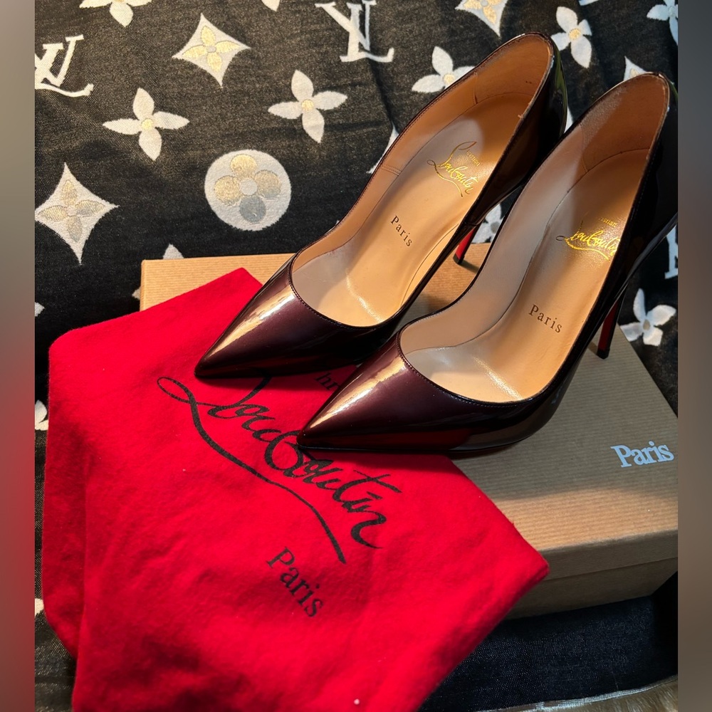 Christian Louboutin Elegant Black and Red Heels - Picture 2 of 10